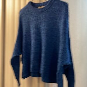 Pretty blue high/low soft sweater